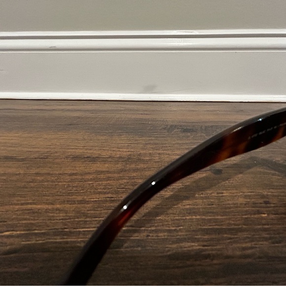 Polarized Sunglasses CL 41732 in tortoise. Lenses with a solid tint of green. - Picture 8 of 8